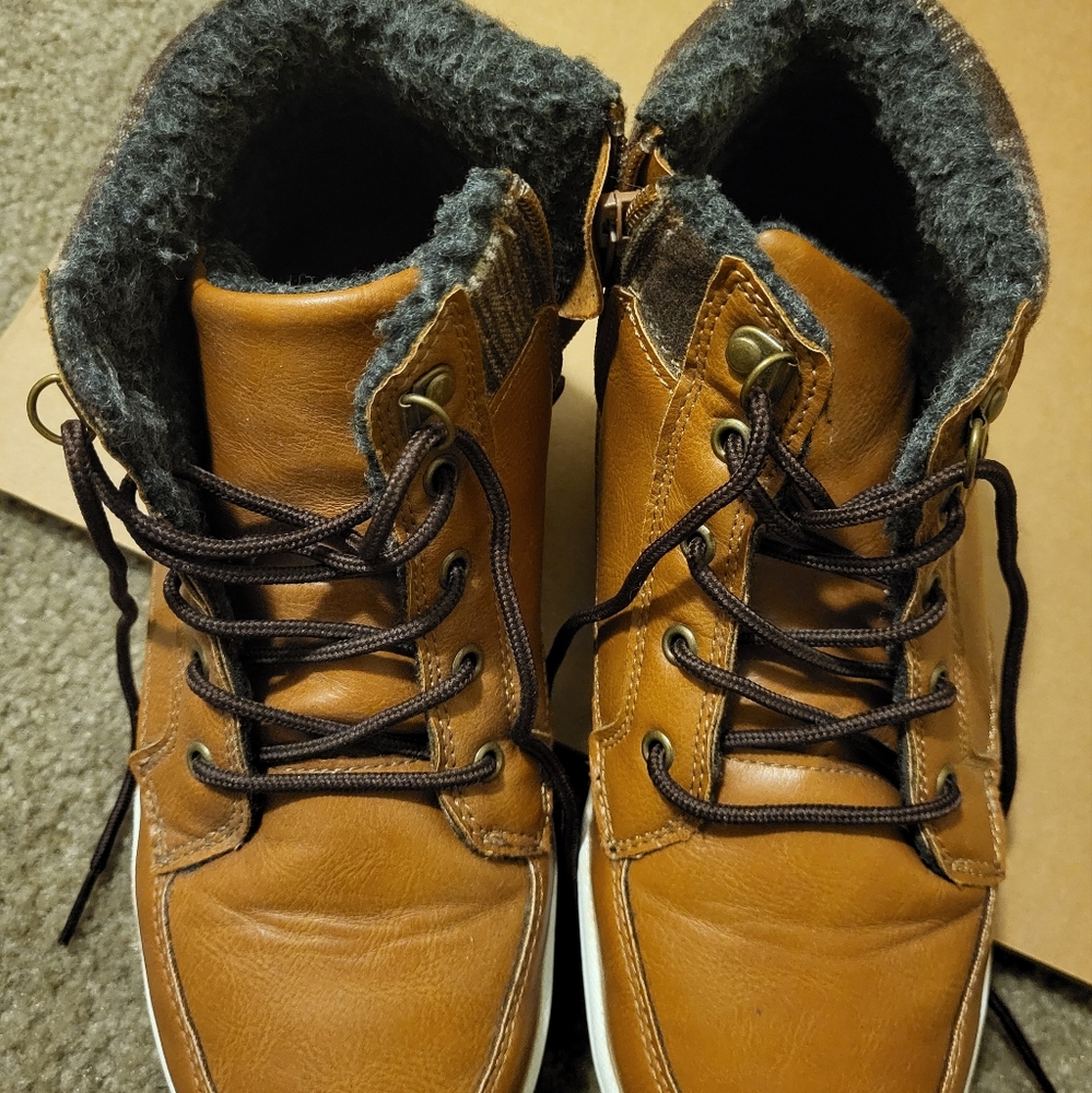 Boys boots